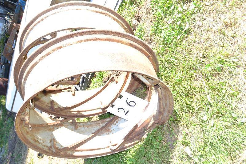 lot 26 image: Ford Rims