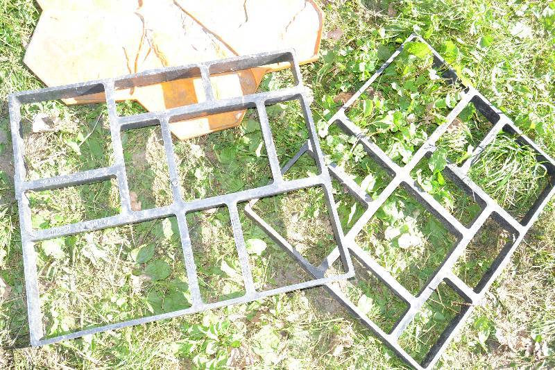 lot 32 image: Concrete Mold