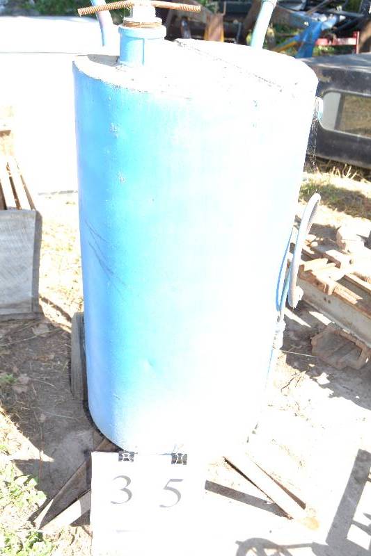 lot 35 image: sandblast tank