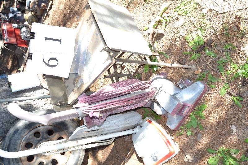 lot 61 image: Misc items