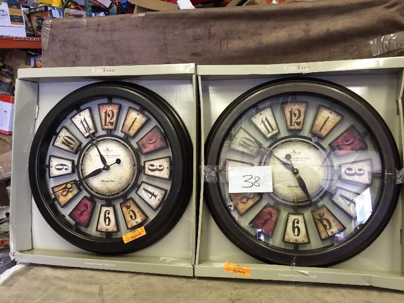 Lot of 2 numeral clocks