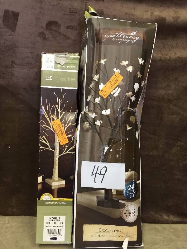 Lot of two decorative trees