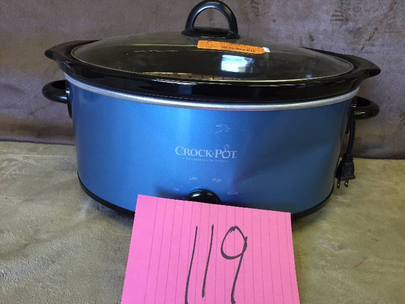 Crockpot 7 Quart New but has a dent on the side