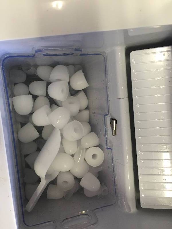 Magic Chef 40 LB Ice Maker - Tested Works