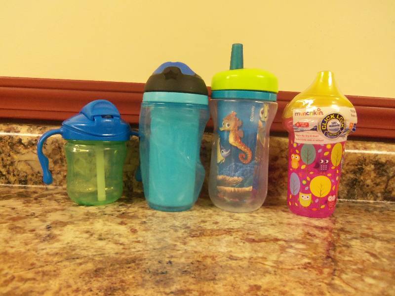 lot 4 image: Mixed Sippy Cups- Set of 4