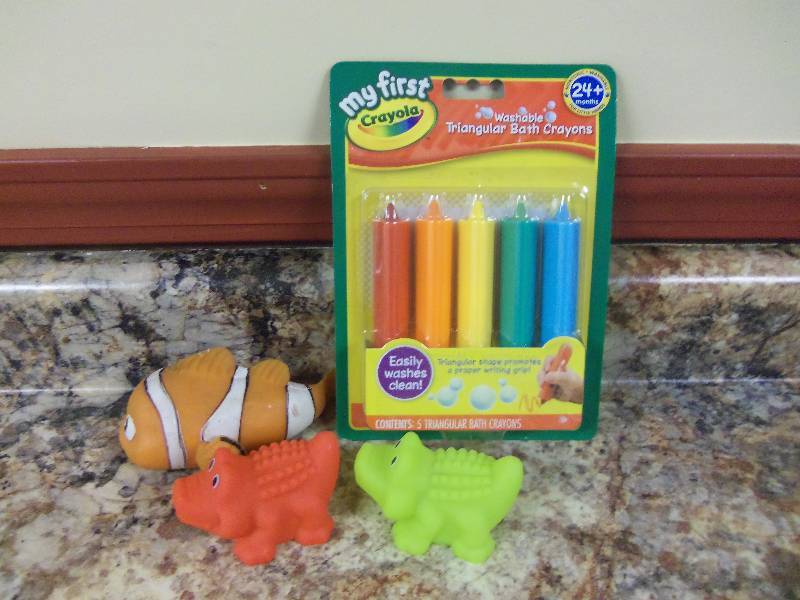 lot 9 image: Bath Toys Set of 4