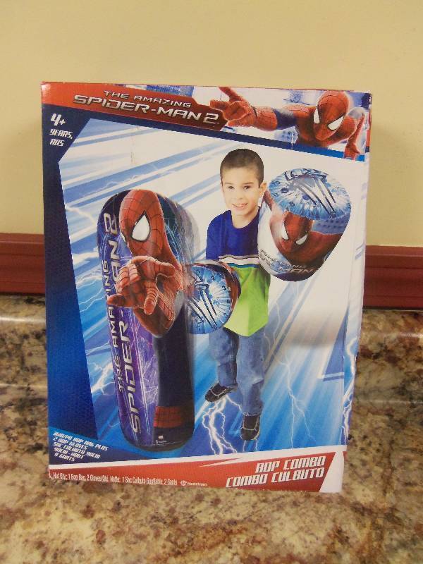 lot 17 image: Spiderman 2 Bop Combo
