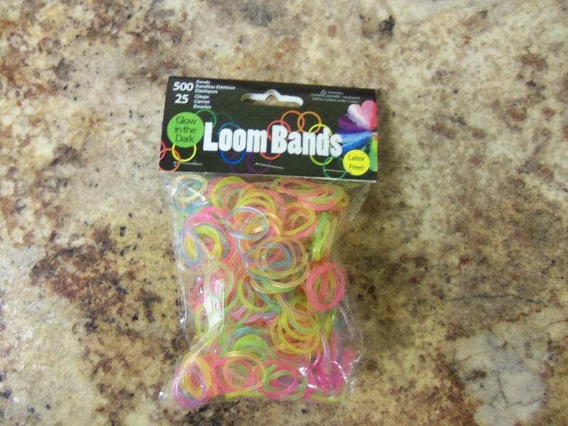 lot 18 image: Glo in the Dark Loom Bands and Clasps