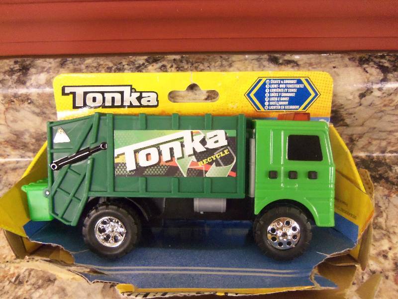 lot 20 image: Tonka Recycle Truck
