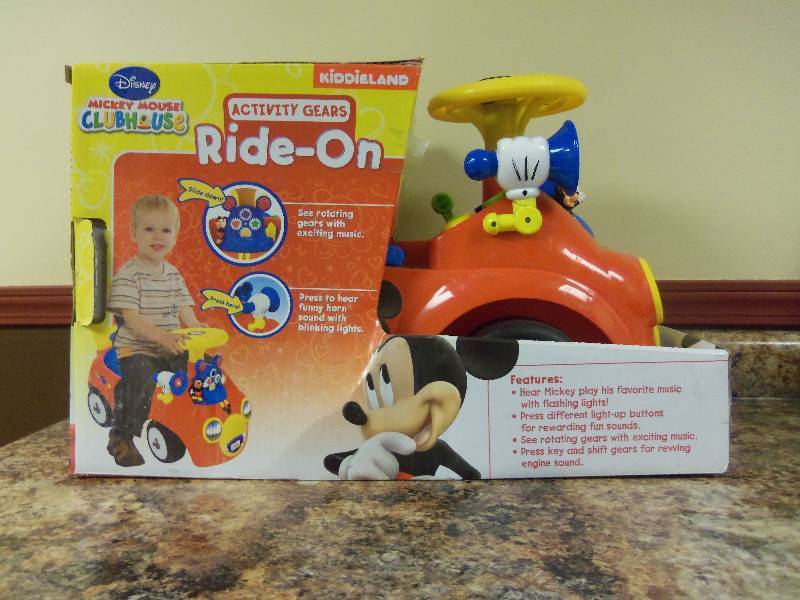 lot 21 image: Disney Ride-On Toy