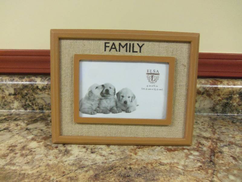 lot 56 image: Family Picture Frame