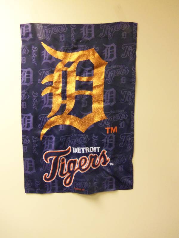 lot 57 image: Detroit Tigers Flag Wall Hanging