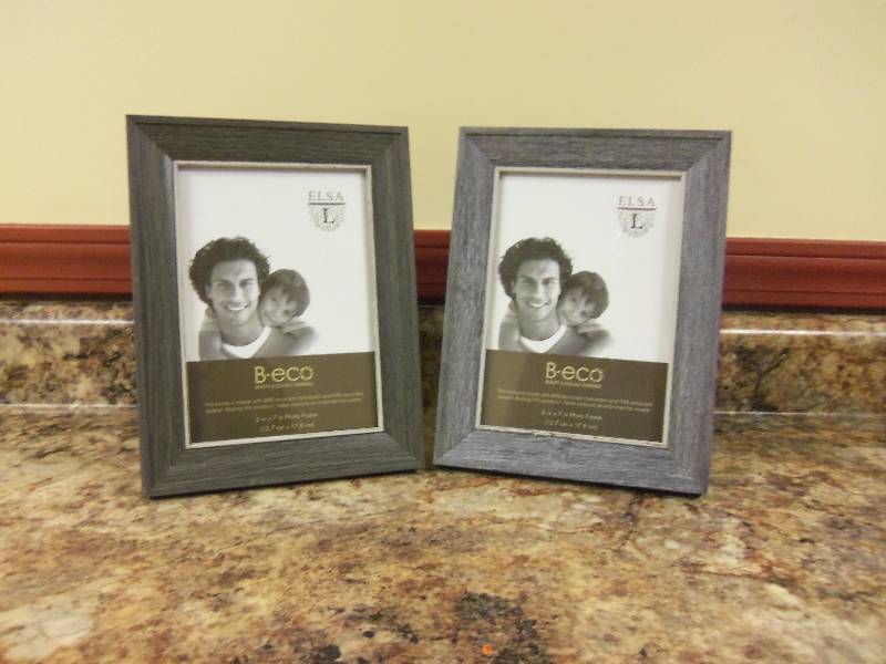 lot 65 image: B-Eco Picture Frame Set
