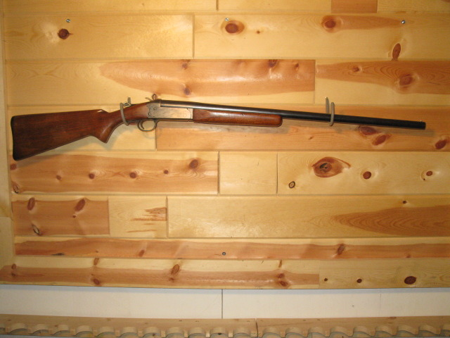 lot 27 image: Stevens Model 94 Single shot 16 GA Shotgun