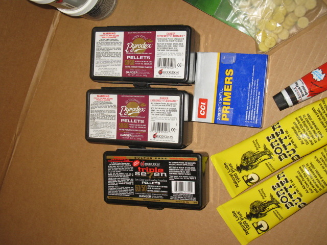 lot 32 image: Black Powder items