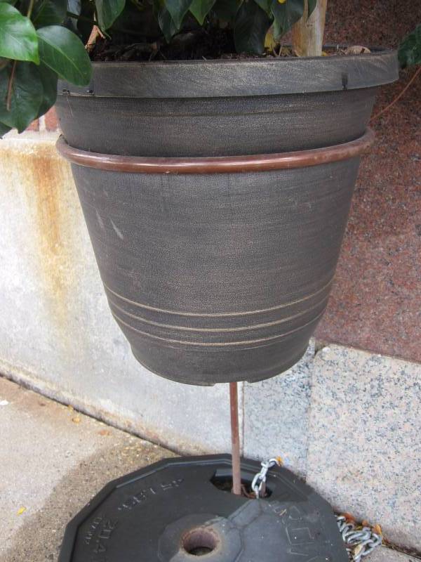 lot 37 image: Planters and Weights