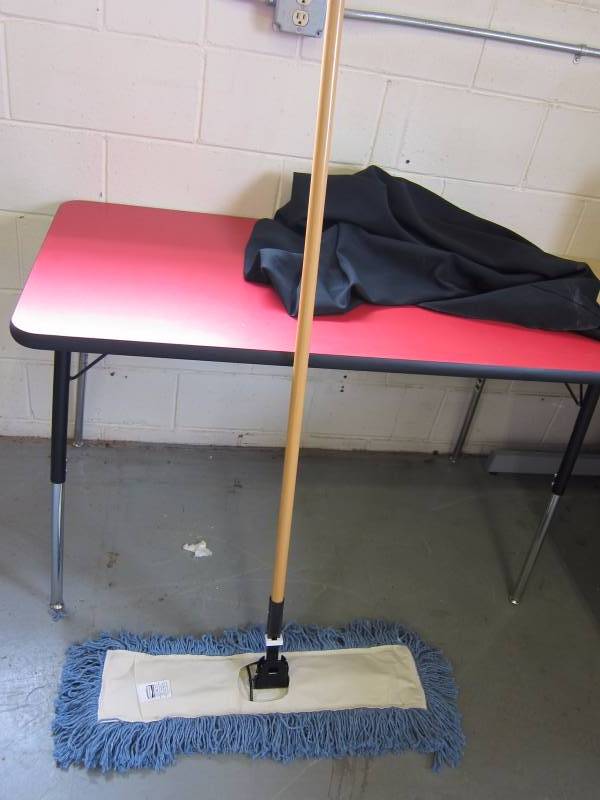 lot 96 image: Dust Mop