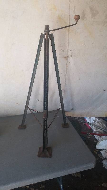Metal snowmobile lift