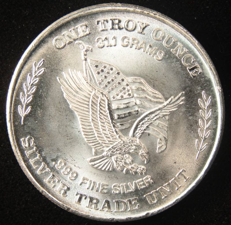 PRE US SILVER EAGLE 1 TROY OZ. .999 FINE SILVER ROUND MINTED FROM STRATEGIC STOCKPILE OF SILVER STORED AT US ASSAY OFFICE SAN FRANCISCO 1981 IN AIRTITE HOLDER