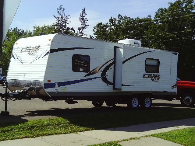 lot 3 image: 2011 Salem Cruise Lite 26RKSXL