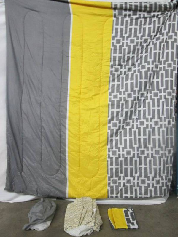 Alcove Sophie Comforter Set and Accessories - Full