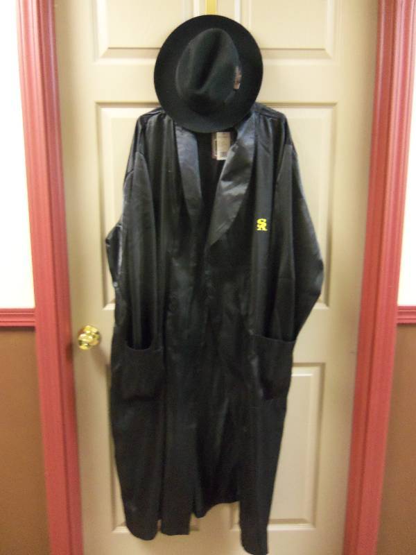 Stacy Adams Silk Robe and Fedora