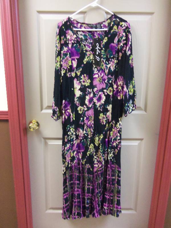 Black Floral Scrunch Dress