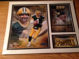 Brett Favre Memorabilia Collage  Packers hat (NEW)
