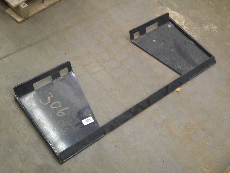 (1) Unused Universal Skidloader Qui...