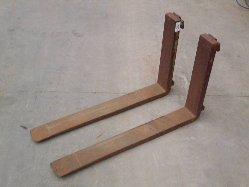 (1) Set Of Heavy Duty 36 Pallet Fo...