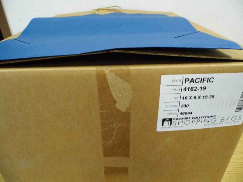 lot 11 image: Shopping Bags