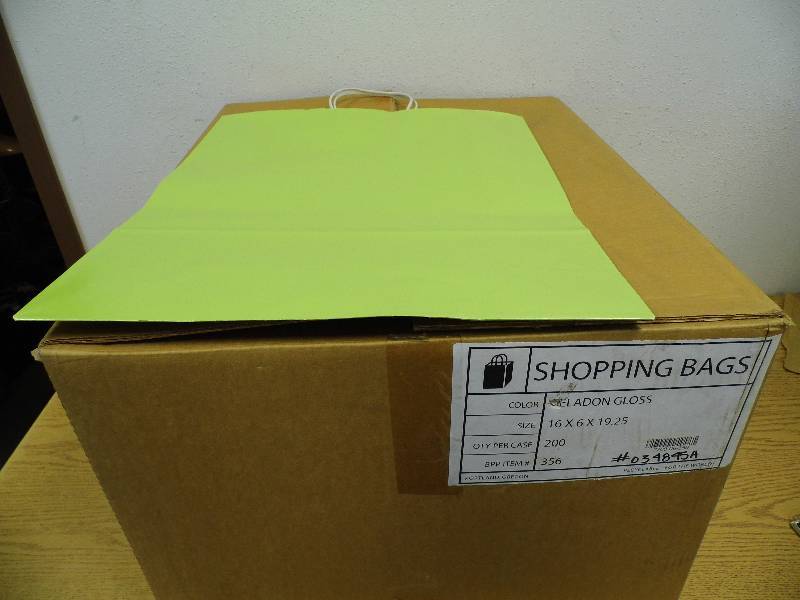 lot 12 image: Shopping Bags