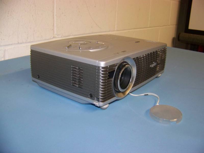 lot 7 image: Sanyo, PLC-SW35, LCD Projector