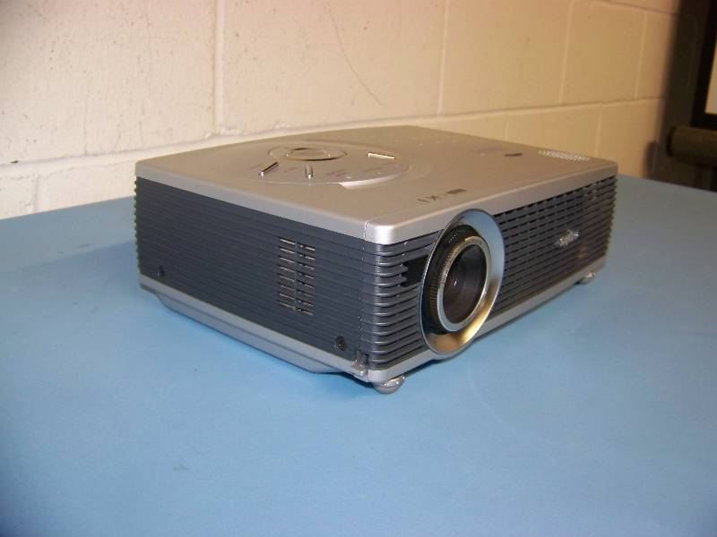 lot 5 image: Sanyo, PLC-SW30, LCD Projector