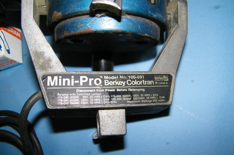 lot 84 image: Berkey ColorTran, Mini-Pro, Professional Light and Replacement Bulbs  Lamps