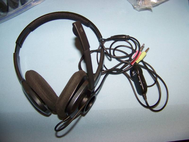 lot 85 image: (28) Logitech, Computer  PC  Audio, Head Sets with Microphones