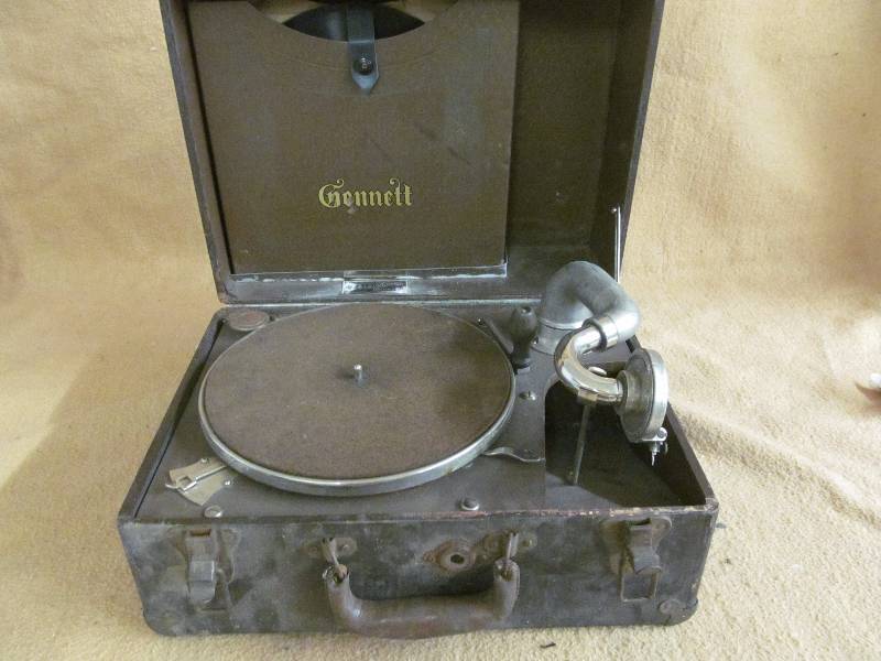 Gennette Turn Table
