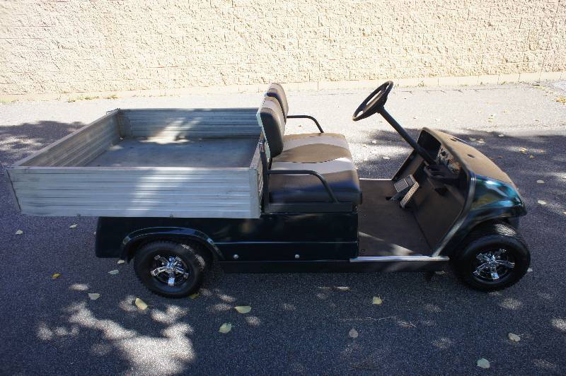lot 3 image: 1998 Yamaha Utility Golf Cart