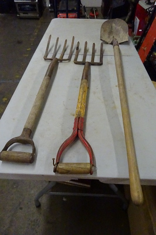 2 pitch forks