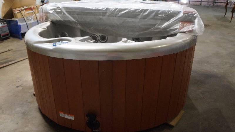 lot 1 image: Coleman California Cooperage 5 Person Hot Tub