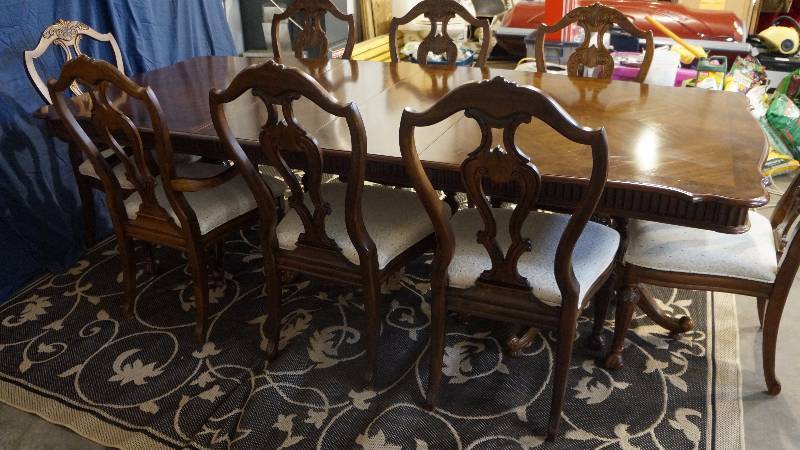 lot 2 image: 8 Person Claw Foot Table & Chair Set