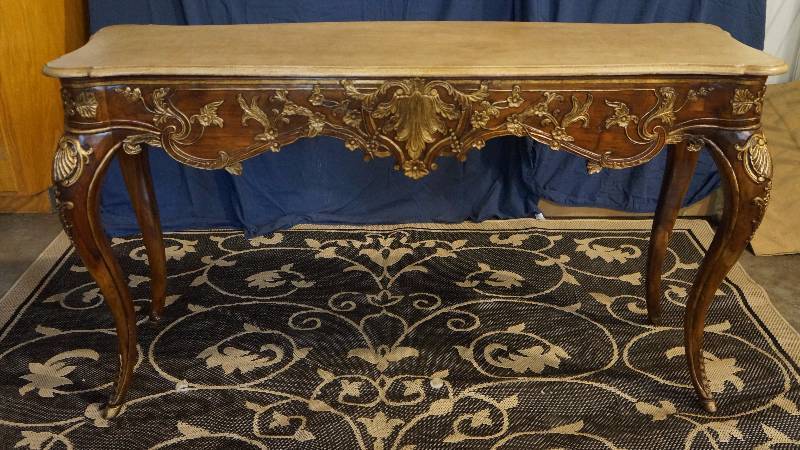 lot 3 image: Buffet Table