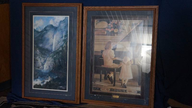 lot 14 image: Lot of 2 Framed Pictures