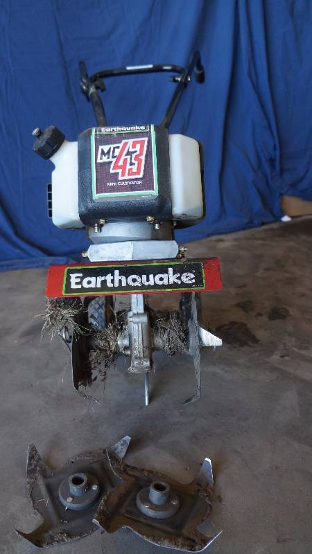 lot 27 image: EarthQuake MC43 Mini Cultivator  Tiller