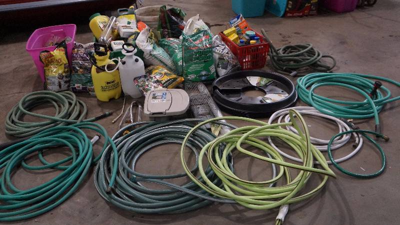 lot 28 image: Large Lawn & Garden Lot