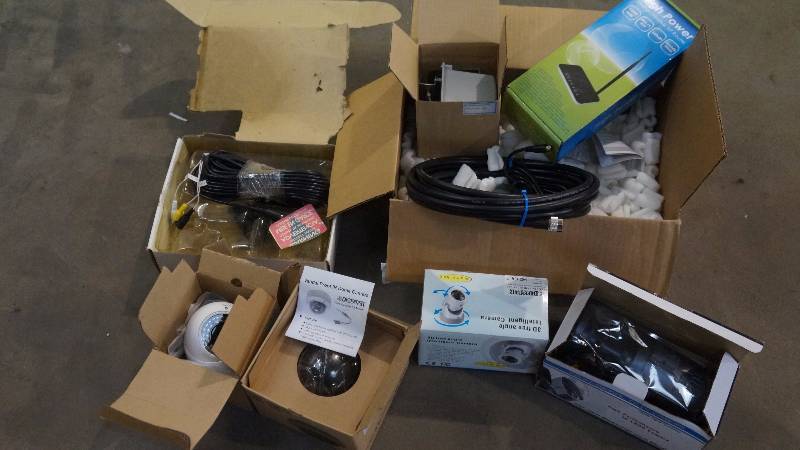 lot 31 image: Lot of Security Cameras and Accessories