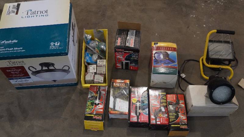 lot 32 image: Lot of Lighting