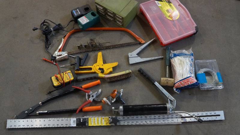 lot 48 image: Lot of Hand Tools