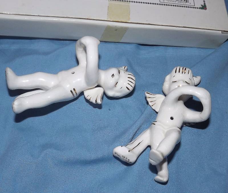 lot 16 image: Barbie Christmas Plate & Angel  Cherub Candle Holders