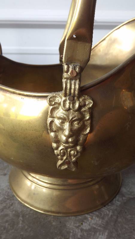lot 27 image: Dutch Copperware Copper Kettle